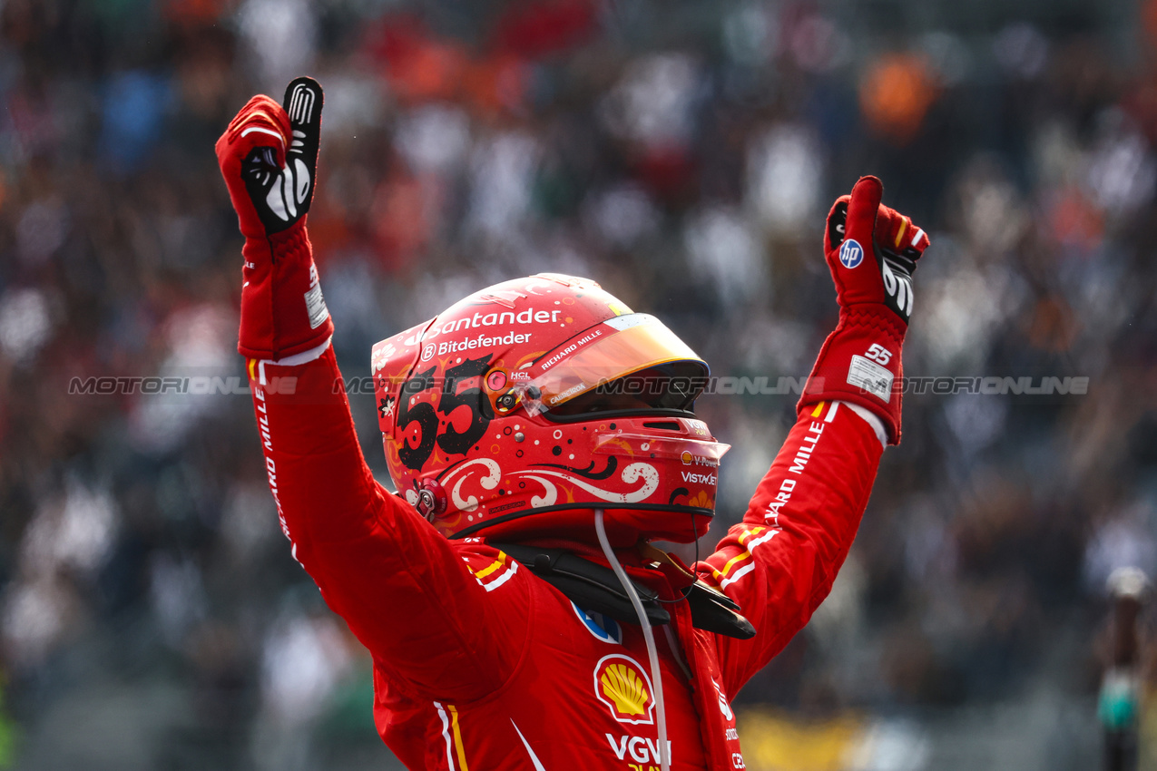 GP MESSICO, Carlos Sainz Jr (ESP), Ferrari 
27.10.2024. Formula 1 World Championship, Rd 20, Mexican Grand Prix, Mexico City, Mexico, Gara Day.
- www.xpbimages.com, EMail: requests@xpbimages.com © Copyright: Charniaux / XPB Images