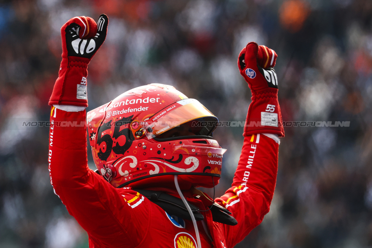 GP MESSICO, Carlos Sainz Jr (ESP), Ferrari 
27.10.2024. Formula 1 World Championship, Rd 20, Mexican Grand Prix, Mexico City, Mexico, Gara Day.
- www.xpbimages.com, EMail: requests@xpbimages.com © Copyright: Charniaux / XPB Images