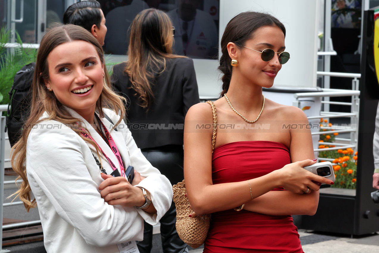 GP MESSICO, Alexandra Saint Mleux (ITA), girlfriend of Charles Leclerc (MON) Ferrari, (Right).

27.10.2024. Formula 1 World Championship, Rd 20, Mexican Grand Prix, Mexico City, Mexico, Gara Day.

- www.xpbimages.com, EMail: requests@xpbimages.com © Copyright: Moy / XPB Images