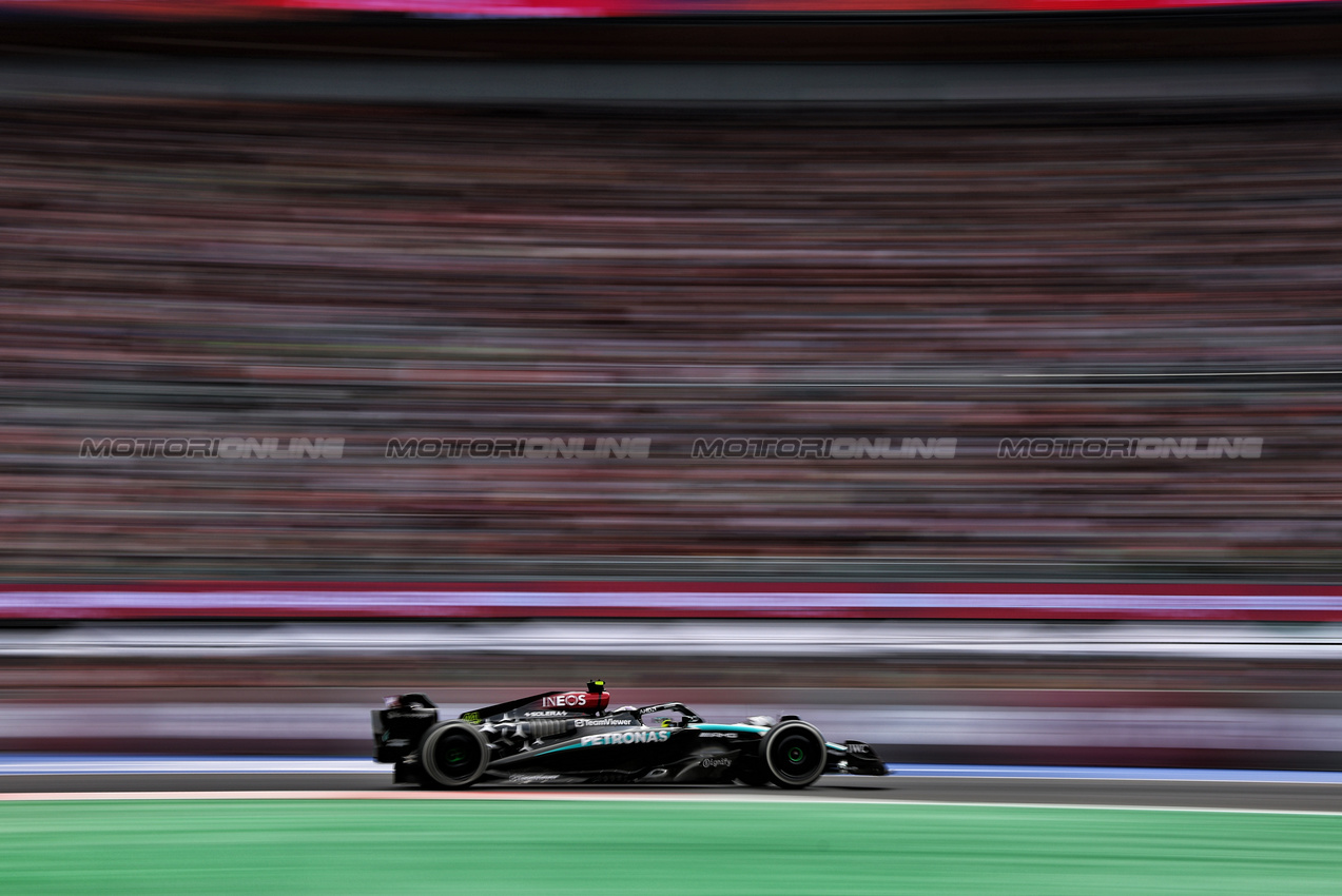 GP MESSICO, Lewis Hamilton (GBR) Mercedes AMG F1 W15.

27.10.2024. Formula 1 World Championship, Rd 20, Mexican Grand Prix, Mexico City, Mexico, Gara Day.

- www.xpbimages.com, EMail: requests@xpbimages.com © Copyright: Batchelor / XPB Images