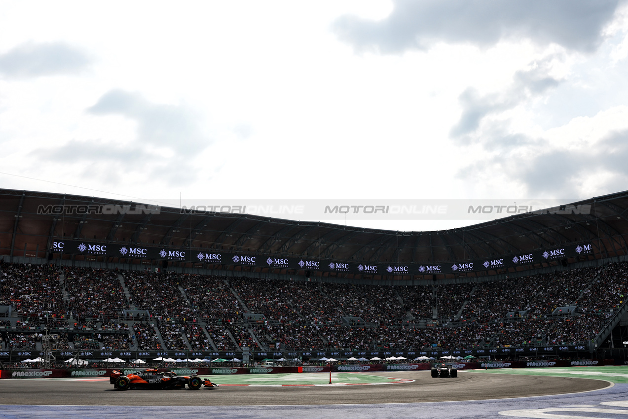 GP MESSICO, Lando Norris (GBR) McLaren MCL38.

27.10.2024. Formula 1 World Championship, Rd 20, Mexican Grand Prix, Mexico City, Mexico, Gara Day.

- www.xpbimages.com, EMail: requests@xpbimages.com © Copyright: Batchelor / XPB Images