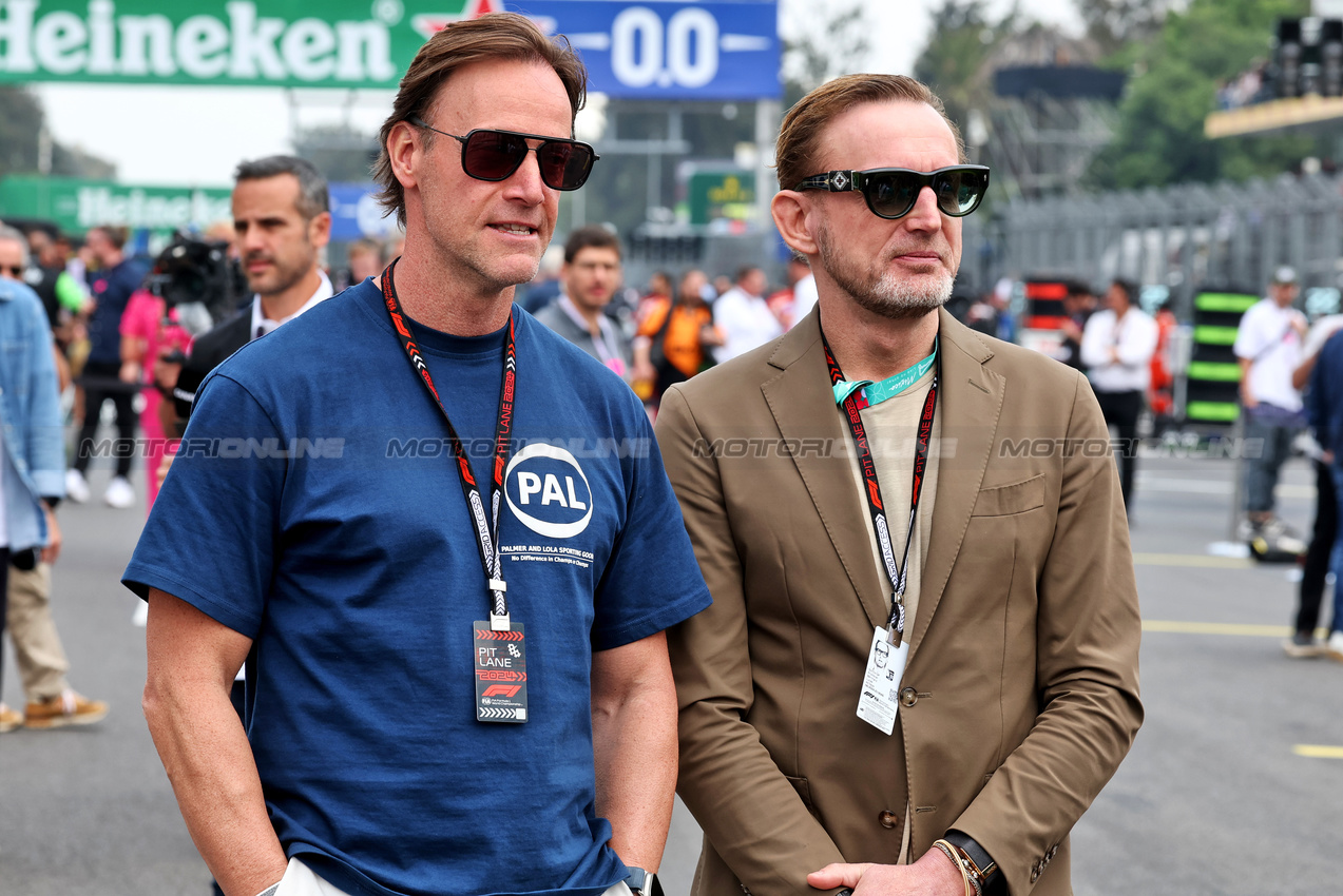 GP MESSICO, Prince Bernhard of Orange-Nassau, van Vollenhoven (NLD) Zandvoort Circuit Co-Owner (Right) on the grid.

27.10.2024. Formula 1 World Championship, Rd 20, Mexican Grand Prix, Mexico City, Mexico, Gara Day.

- www.xpbimages.com, EMail: requests@xpbimages.com © Copyright: Moy / XPB Images