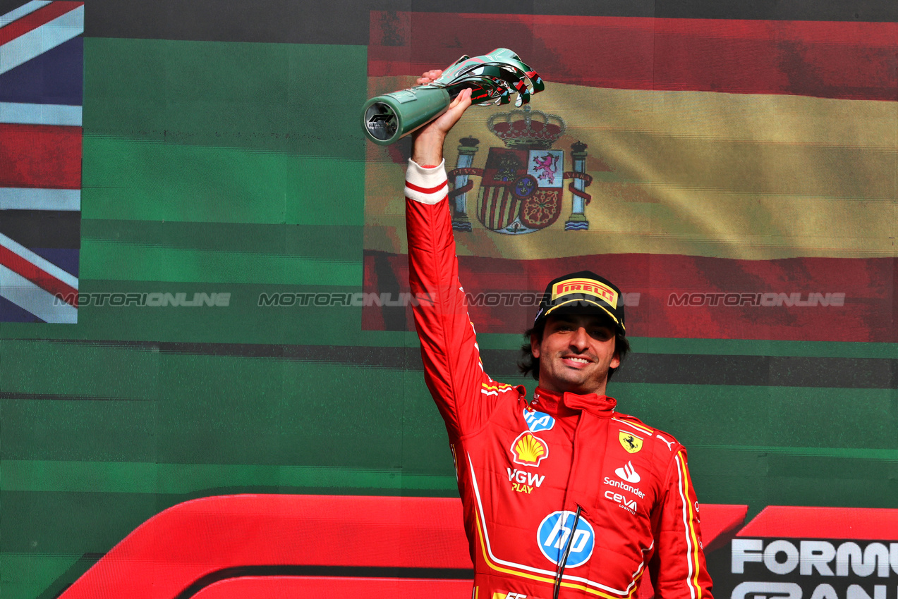 GP MESSICO, Gara winner Carlos Sainz Jr (ESP) Ferrari celebrates on the podium.

27.10.2024. Formula 1 World Championship, Rd 20, Mexican Grand Prix, Mexico City, Mexico, Gara Day.

- www.xpbimages.com, EMail: requests@xpbimages.com © Copyright: Moy / XPB Images