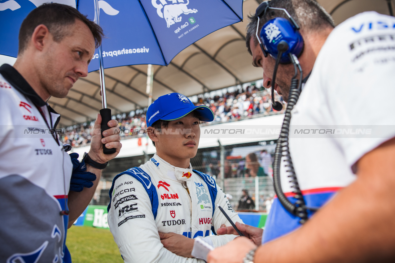 GP MESSICO, Yuki Tsunoda (JPN) RB on the grid.

27.10.2024. Formula 1 World Championship, Rd 20, Mexican Grand Prix, Mexico City, Mexico, Gara Day.

- www.xpbimages.com, EMail: requests@xpbimages.com © Copyright: Bearne / XPB Images