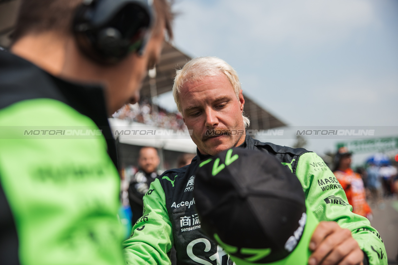 GP MESSICO, Valtteri Bottas (FIN) Sauber on the grid.

27.10.2024. Formula 1 World Championship, Rd 20, Mexican Grand Prix, Mexico City, Mexico, Gara Day.

- www.xpbimages.com, EMail: requests@xpbimages.com © Copyright: Bearne / XPB Images