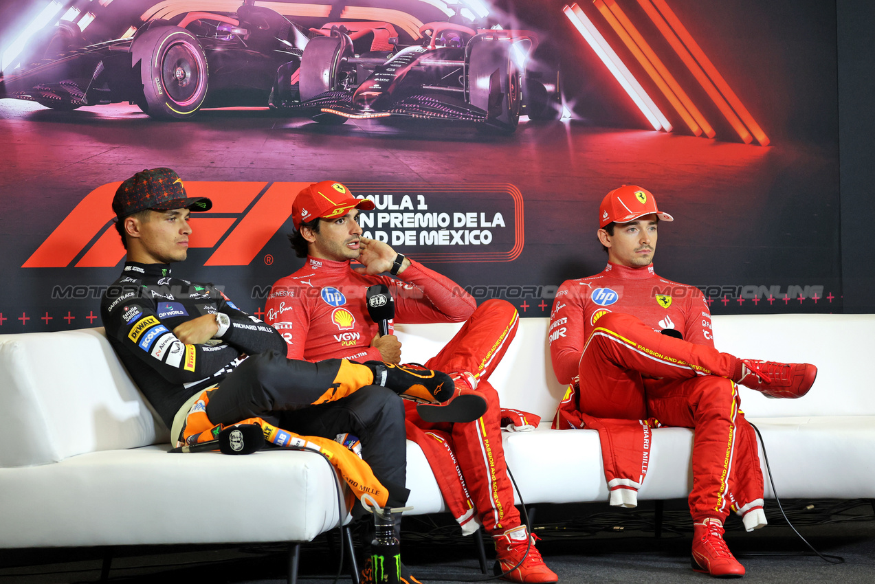 GP MESSICO, (L to R): Lando Norris (GBR) McLaren; Carlos Sainz Jr (ESP) Ferrari; e Charles Leclerc (MON) Ferrari, in the post race FIA Press Conference.

27.10.2024. Formula 1 World Championship, Rd 20, Mexican Grand Prix, Mexico City, Mexico, Gara Day.

- www.xpbimages.com, EMail: requests@xpbimages.com © Copyright: Bearne / XPB Images