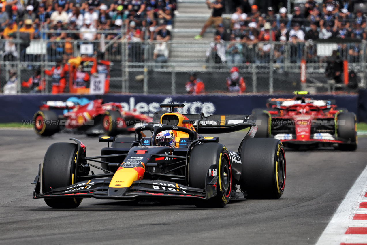 GP MESSICO, Max Verstappen (NLD) Red Bull Racing RB20.

27.10.2024. Formula 1 World Championship, Rd 20, Mexican Grand Prix, Mexico City, Mexico, Gara Day.

- www.xpbimages.com, EMail: requests@xpbimages.com © Copyright: Bearne / XPB Images
