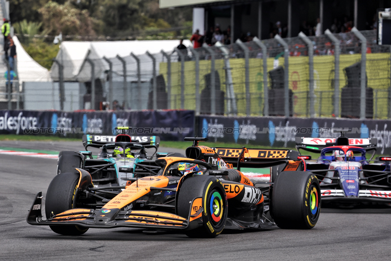 GP MESSICO, Oscar Piastri (AUS) McLaren MCL38.

27.10.2024. Formula 1 World Championship, Rd 20, Mexican Grand Prix, Mexico City, Mexico, Gara Day.

- www.xpbimages.com, EMail: requests@xpbimages.com © Copyright: Bearne / XPB Images