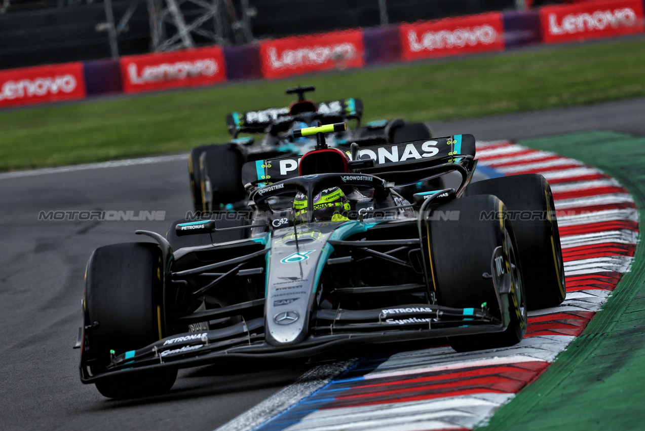 GP MESSICO, Lewis Hamilton (GBR) Mercedes AMG F1 W15.

27.10.2024. Formula 1 World Championship, Rd 20, Mexican Grand Prix, Mexico City, Mexico, Gara Day.

 - www.xpbimages.com, EMail: requests@xpbimages.com © Copyright: Coates / XPB Images