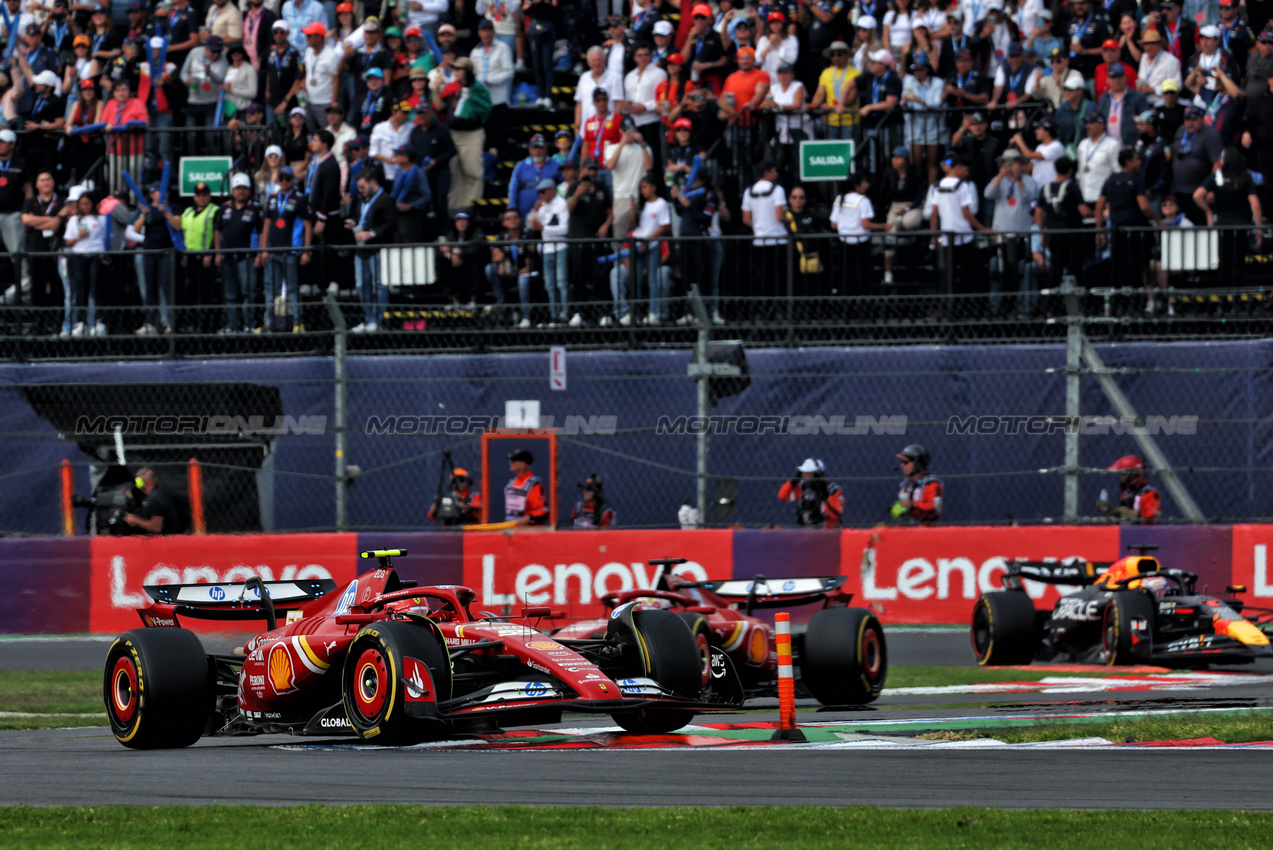 GP MESSICO, Carlos Sainz Jr (ESP) Ferrari SF-24.

27.10.2024. Formula 1 World Championship, Rd 20, Mexican Grand Prix, Mexico City, Mexico, Gara Day.

 - www.xpbimages.com, EMail: requests@xpbimages.com © Copyright: Coates / XPB Images