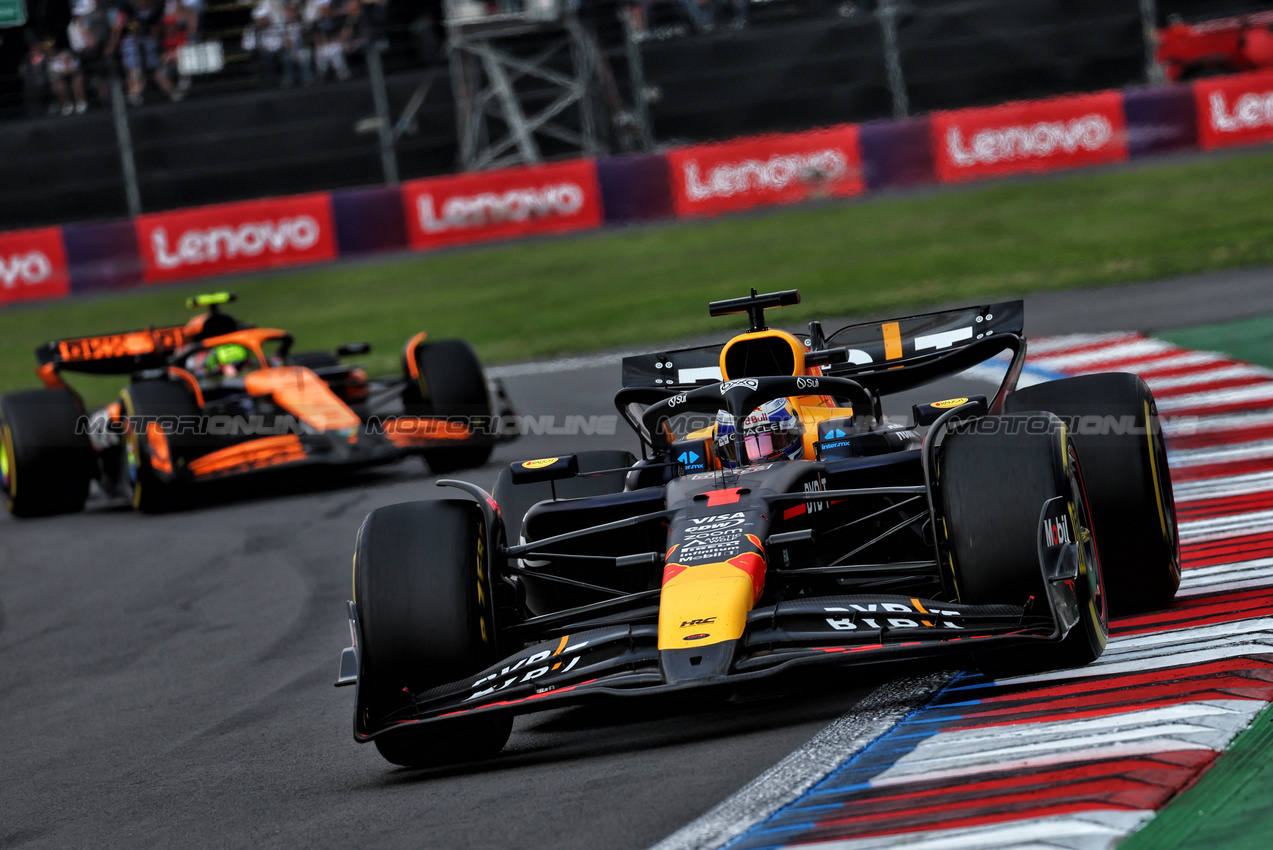 GP MESSICO, Max Verstappen (NLD) Red Bull Racing RB20.

27.10.2024. Formula 1 World Championship, Rd 20, Mexican Grand Prix, Mexico City, Mexico, Gara Day.

 - www.xpbimages.com, EMail: requests@xpbimages.com © Copyright: Coates / XPB Images