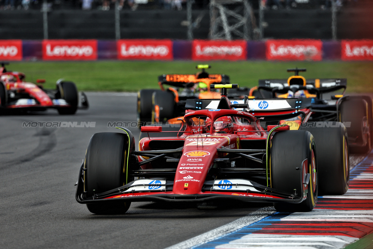 GP MESSICO, Carlos Sainz Jr (ESP) Ferrari SF-24.

27.10.2024. Formula 1 World Championship, Rd 20, Mexican Grand Prix, Mexico City, Mexico, Gara Day.

 - www.xpbimages.com, EMail: requests@xpbimages.com © Copyright: Coates / XPB Images