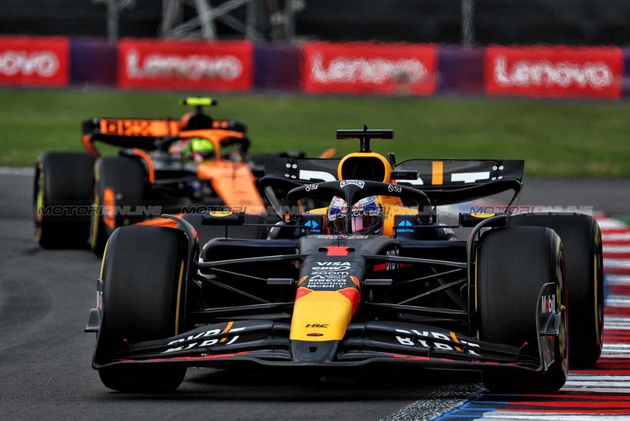 GP MESSICO, Max Verstappen (NLD) Red Bull Racing RB20.

27.10.2024. Formula 1 World Championship, Rd 20, Mexican Grand Prix, Mexico City, Mexico, Gara Day.

 - www.xpbimages.com, EMail: requests@xpbimages.com © Copyright: Coates / XPB Images