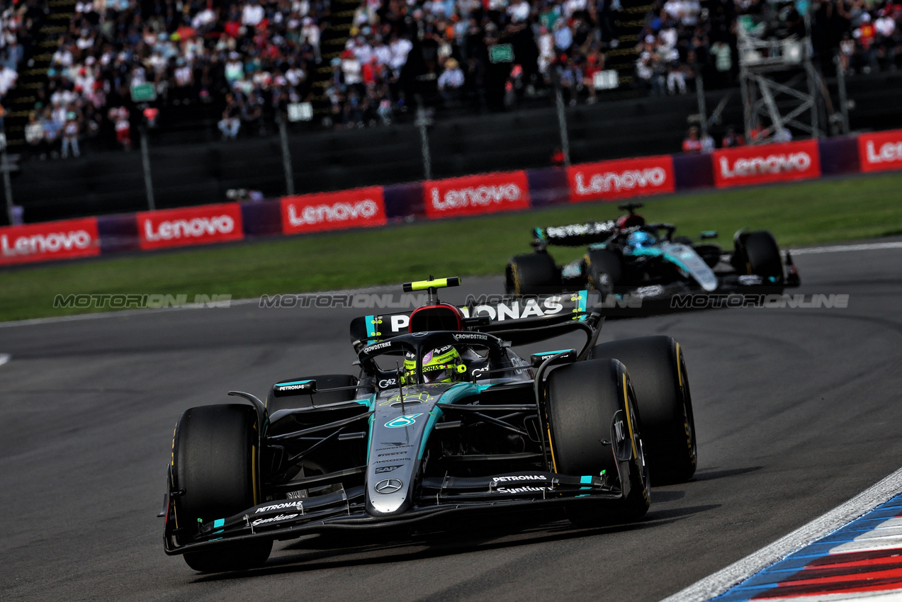 GP MESSICO, Lewis Hamilton (GBR) Mercedes AMG F1 W15.

27.10.2024. Formula 1 World Championship, Rd 20, Mexican Grand Prix, Mexico City, Mexico, Gara Day.

 - www.xpbimages.com, EMail: requests@xpbimages.com © Copyright: Coates / XPB Images