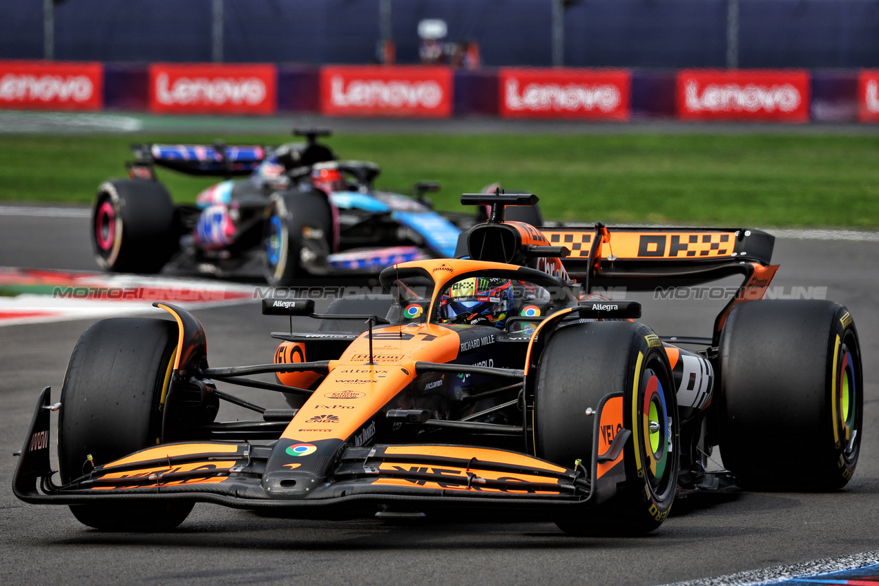 GP MESSICO, Oscar Piastri (AUS) McLaren MCL38.

27.10.2024. Formula 1 World Championship, Rd 20, Mexican Grand Prix, Mexico City, Mexico, Gara Day.

 - www.xpbimages.com, EMail: requests@xpbimages.com © Copyright: Coates / XPB Images