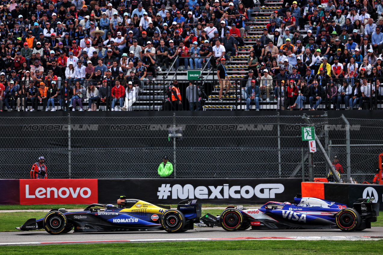 GP MESSICO, Liam Lawson (NZL) RB VCARB 01 e Franco Colapinto (ARG) Williams Racing FW46 battle for position.

27.10.2024. Formula 1 World Championship, Rd 20, Mexican Grand Prix, Mexico City, Mexico, Gara Day.

 - www.xpbimages.com, EMail: requests@xpbimages.com © Copyright: Coates / XPB Images