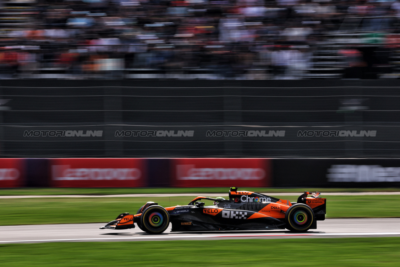 GP MESSICO, Lando Norris (GBR) McLaren MCL38.

27.10.2024. Formula 1 World Championship, Rd 20, Mexican Grand Prix, Mexico City, Mexico, Gara Day.

 - www.xpbimages.com, EMail: requests@xpbimages.com © Copyright: Coates / XPB Images