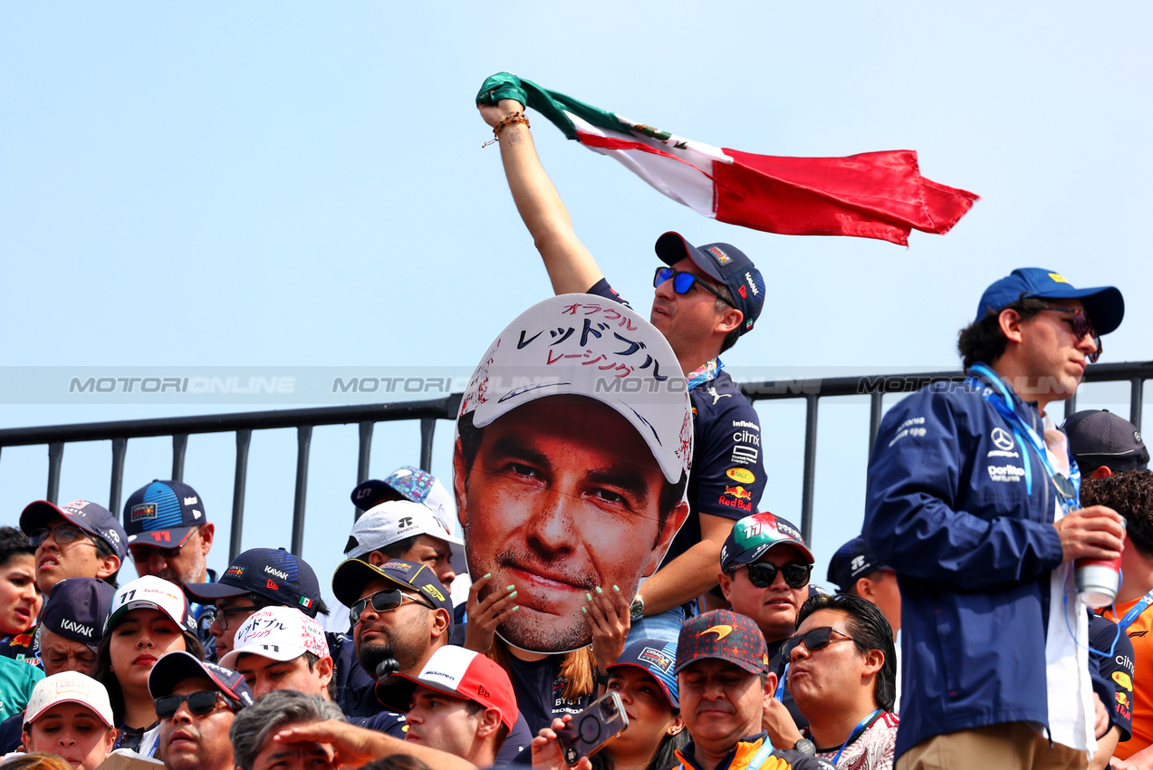 GP MESSICO, Circuit Atmosfera - fans in the grandstand.

27.10.2024. Formula 1 World Championship, Rd 20, Mexican Grand Prix, Mexico City, Mexico, Gara Day.

 - www.xpbimages.com, EMail: requests@xpbimages.com © Copyright: Coates / XPB Images