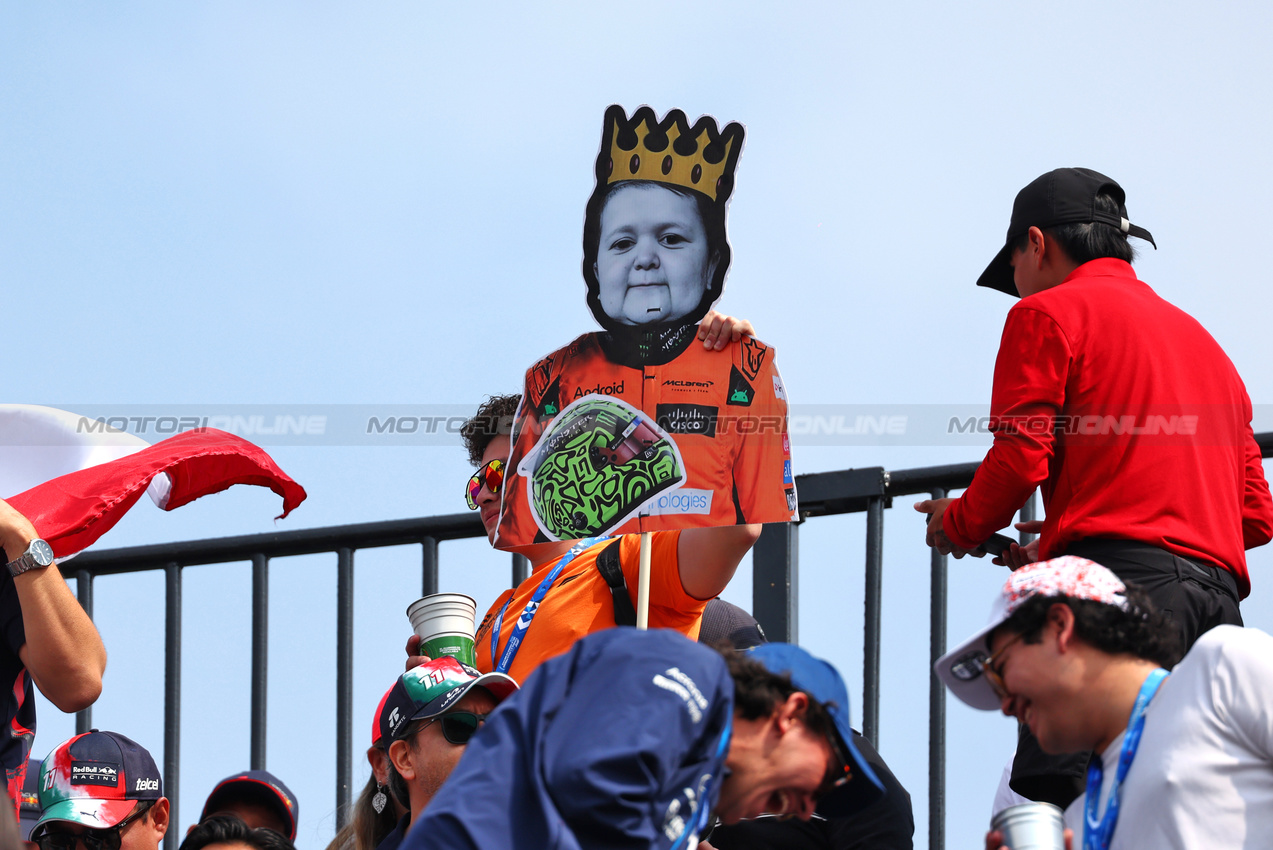 GP MESSICO, Circuit Atmosfera - fans in the grandstand.

27.10.2024. Formula 1 World Championship, Rd 20, Mexican Grand Prix, Mexico City, Mexico, Gara Day.

 - www.xpbimages.com, EMail: requests@xpbimages.com © Copyright: Coates / XPB Images