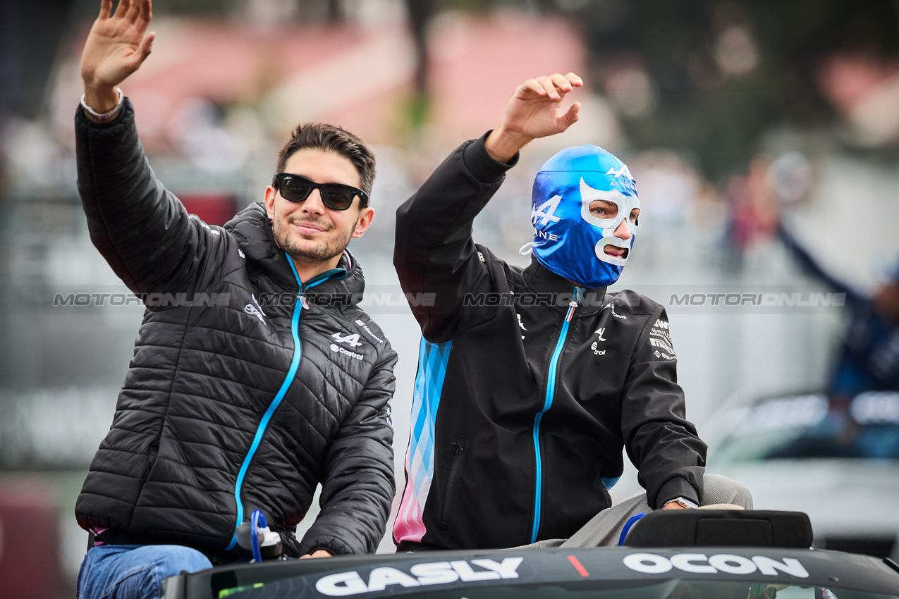 GP MESSICO, (L to R): Esteban Ocon (FRA) Alpine F1 Team e Pierre Gasly (FRA) Alpine F1 Team on the drivers' parade.

27.10.2024. Formula 1 World Championship, Rd 20, Mexican Grand Prix, Mexico City, Mexico, Gara Day.

- www.xpbimages.com, EMail: requests@xpbimages.com © Copyright: XPB Images