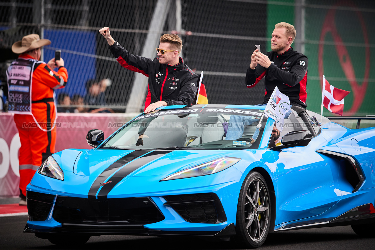 GP MESSICO, (L to R): Nico Hulkenberg (GER) Haas F1 Team e Kevin Magnussen (DEN) Haas F1 Team on the drivers' parade.

27.10.2024. Formula 1 World Championship, Rd 20, Mexican Grand Prix, Mexico City, Mexico, Gara Day.

- www.xpbimages.com, EMail: requests@xpbimages.com © Copyright: XPB Images