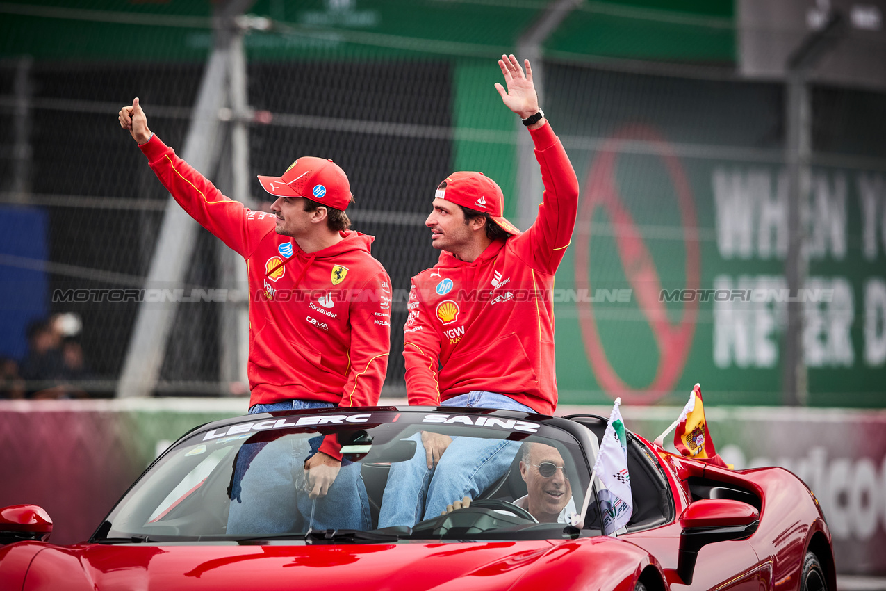 GP MESSICO, (L to R): Charles Leclerc (MON) Ferrari e Carlos Sainz Jr (ESP) Ferrari on the drivers' parade.

27.10.2024. Formula 1 World Championship, Rd 20, Mexican Grand Prix, Mexico City, Mexico, Gara Day.

- www.xpbimages.com, EMail: requests@xpbimages.com © Copyright: XPB Images