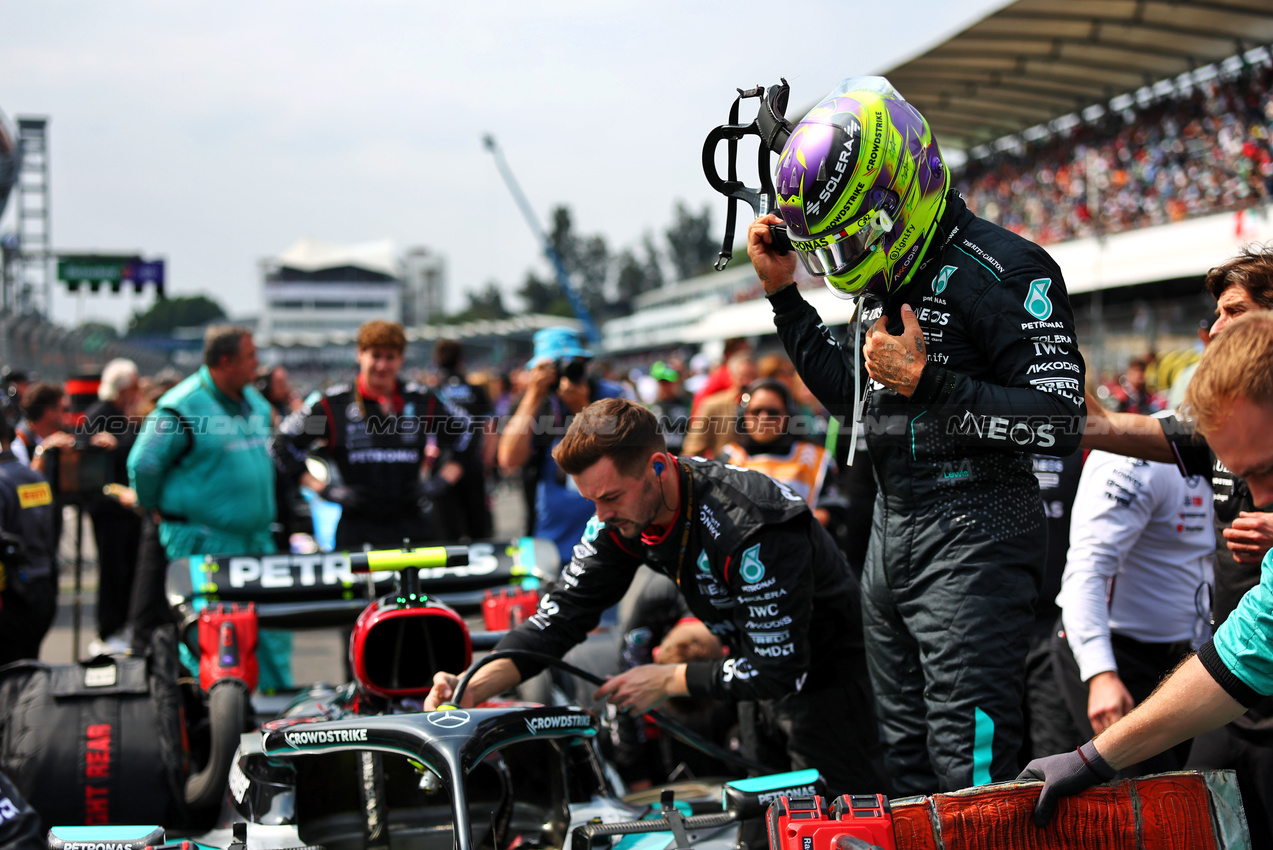 GP MESSICO, Lewis Hamilton (GBR) Mercedes AMG F1 W15 on the grid.

27.10.2024. Formula 1 World Championship, Rd 20, Mexican Grand Prix, Mexico City, Mexico, Gara Day.

- www.xpbimages.com, EMail: requests@xpbimages.com © Copyright: Charniaux / XPB Images