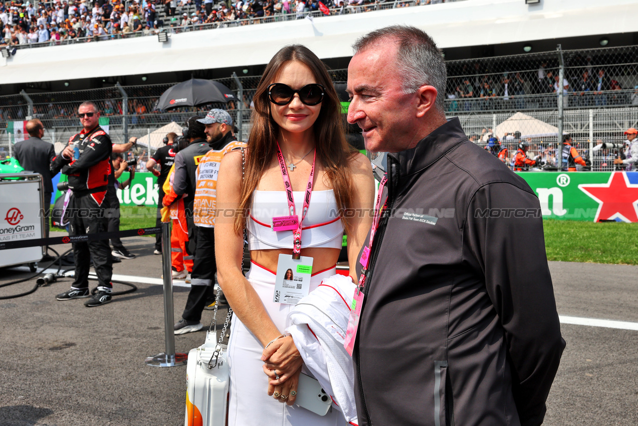 GP MESSICO, (L to R): Anna Danshina (GBR) Actress with Paddy Lowe (GBR) Zero Founder e CEO on the grid.

27.10.2024. Formula 1 World Championship, Rd 20, Mexican Grand Prix, Mexico City, Mexico, Gara Day.

- www.xpbimages.com, EMail: requests@xpbimages.com © Copyright: Batchelor / XPB Images