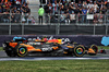 GP MESSICO, Max Verstappen (NLD) Red Bull Racing RB20 e Lando Norris (GBR) McLaren MCL38 battle for position, behind Carlos Sainz Jr (ESP) Ferrari SF-24.

27.10.2024. Formula 1 World Championship, Rd 20, Mexican Grand Prix, Mexico City, Mexico, Gara Day.

- www.xpbimages.com, EMail: requests@xpbimages.com © Copyright: Moy / XPB Images