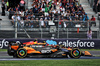 GP MESSICO, Max Verstappen (NLD) Red Bull Racing RB20 e Lando Norris (GBR) McLaren MCL38 battle for position, behind Carlos Sainz Jr (ESP) Ferrari SF-24.

27.10.2024. Formula 1 World Championship, Rd 20, Mexican Grand Prix, Mexico City, Mexico, Gara Day.

- www.xpbimages.com, EMail: requests@xpbimages.com © Copyright: Moy / XPB Images