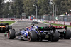 GP MESSICO, Lewis Hamilton (GBR) Mercedes AMG F1 W15 e Liam Lawson (NZL) RB VCARB 01 battle for position. 

27.10.2024. Formula 1 World Championship, Rd 20, Mexican Grand Prix, Mexico City, Mexico, Gara Day.

- www.xpbimages.com, EMail: requests@xpbimages.com © Copyright: Bearne / XPB Images