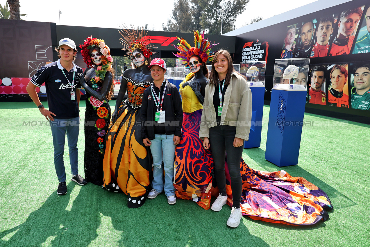 GP MESSICO, Tatiana Calderon (COL) (Right).

24.10.2024. Formula 1 World Championship, Rd 20, Mexican Grand Prix, Mexico City, Mexico, Preparation Day.

- www.xpbimages.com, EMail: requests@xpbimages.com © Copyright: Moy / XPB Images