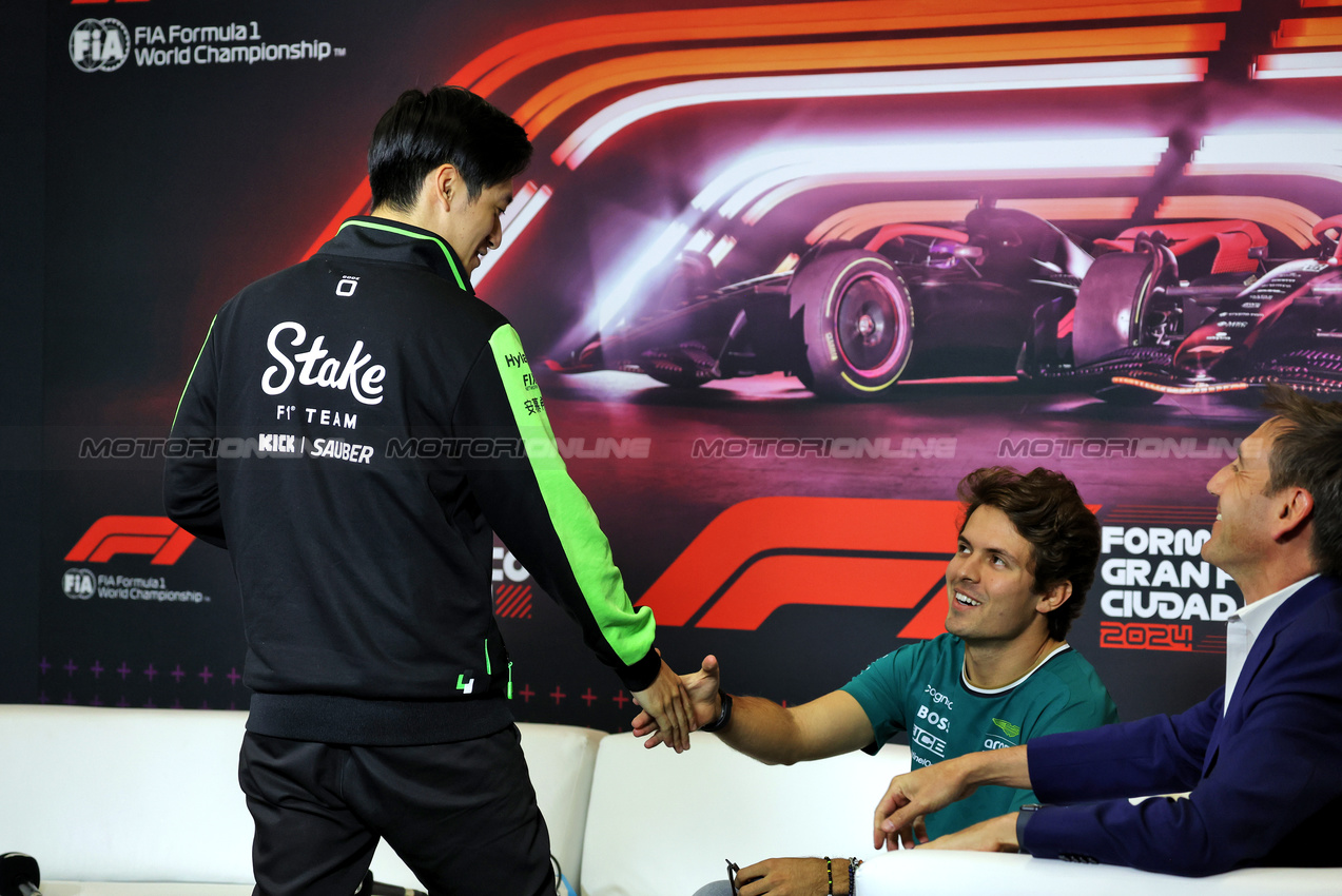 GP MESSICO, (L to R): Zhou Guanyu (CHN) Sauber e Felipe Drugovich (BRA) Aston Martin F1 Team, Reserve e Development Programme Driver in the FIA Press Conference.

24.10.2024. Formula 1 World Championship, Rd 20, Mexican Grand Prix, Mexico City, Mexico, Preparation Day.

- www.xpbimages.com, EMail: requests@xpbimages.com © Copyright: Bearne / XPB Images