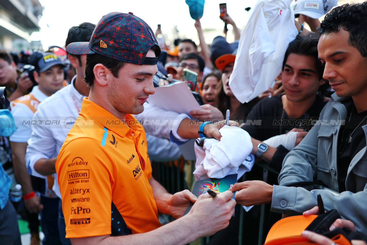 GP MESSICO, Pato O'Ward (MEX) McLaren Reserve Driver with fans.

24.10.2024. Formula 1 World Championship, Rd 20, Mexican Grand Prix, Mexico City, Mexico, Preparation Day.

 - www.xpbimages.com, EMail: requests@xpbimages.com © Copyright: Coates / XPB Images