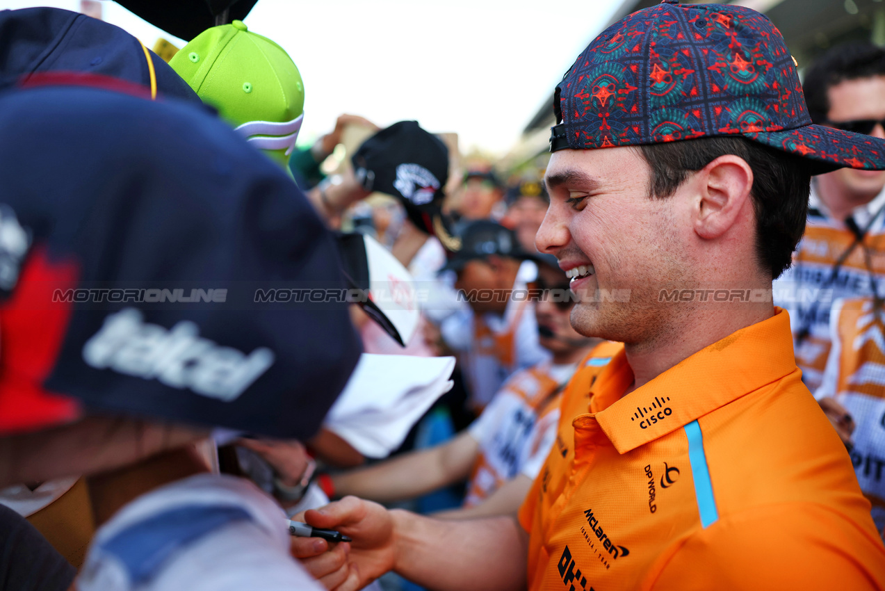 GP MESSICO, Pato O'Ward (MEX) McLaren Reserve Driver with fans.

24.10.2024. Formula 1 World Championship, Rd 20, Mexican Grand Prix, Mexico City, Mexico, Preparation Day.

 - www.xpbimages.com, EMail: requests@xpbimages.com © Copyright: Coates / XPB Images