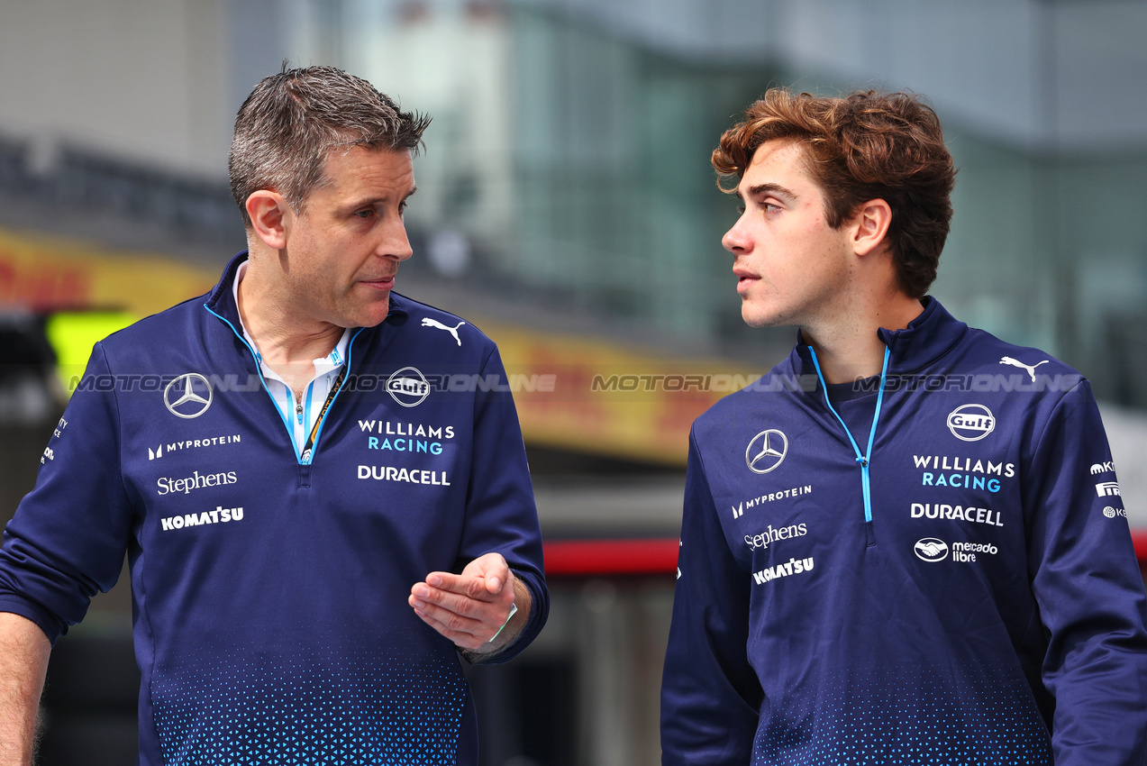 GP MESSICO, (L to R): Ed Regan (GBR) Williams Racing Engineer with Franco Colapinto (ARG) Williams Racing.

24.10.2024. Formula 1 World Championship, Rd 20, Mexican Grand Prix, Mexico City, Mexico, Preparation Day.

- www.xpbimages.com, EMail: requests@xpbimages.com © Copyright: Batchelor / XPB Images