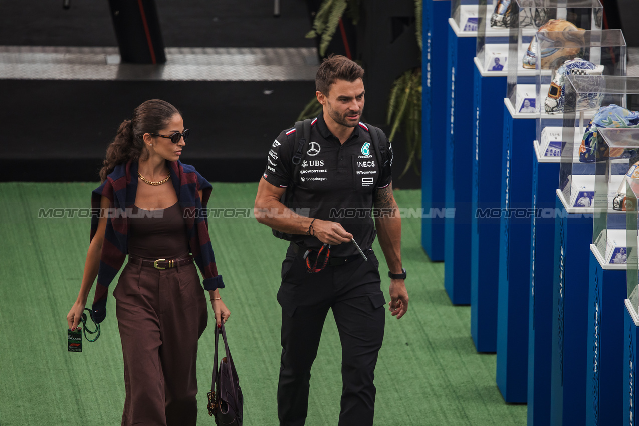 GP MESSICO, Carmen Montero Mundt with Aleix Casanovas, Mercedes AMG F1 Trainer.

26.10.2024. Formula 1 World Championship, Rd 20, Mexican Grand Prix, Mexico City, Mexico, Qualifiche Day.

- www.xpbimages.com, EMail: requests@xpbimages.com © Copyright: Bearne / XPB Images