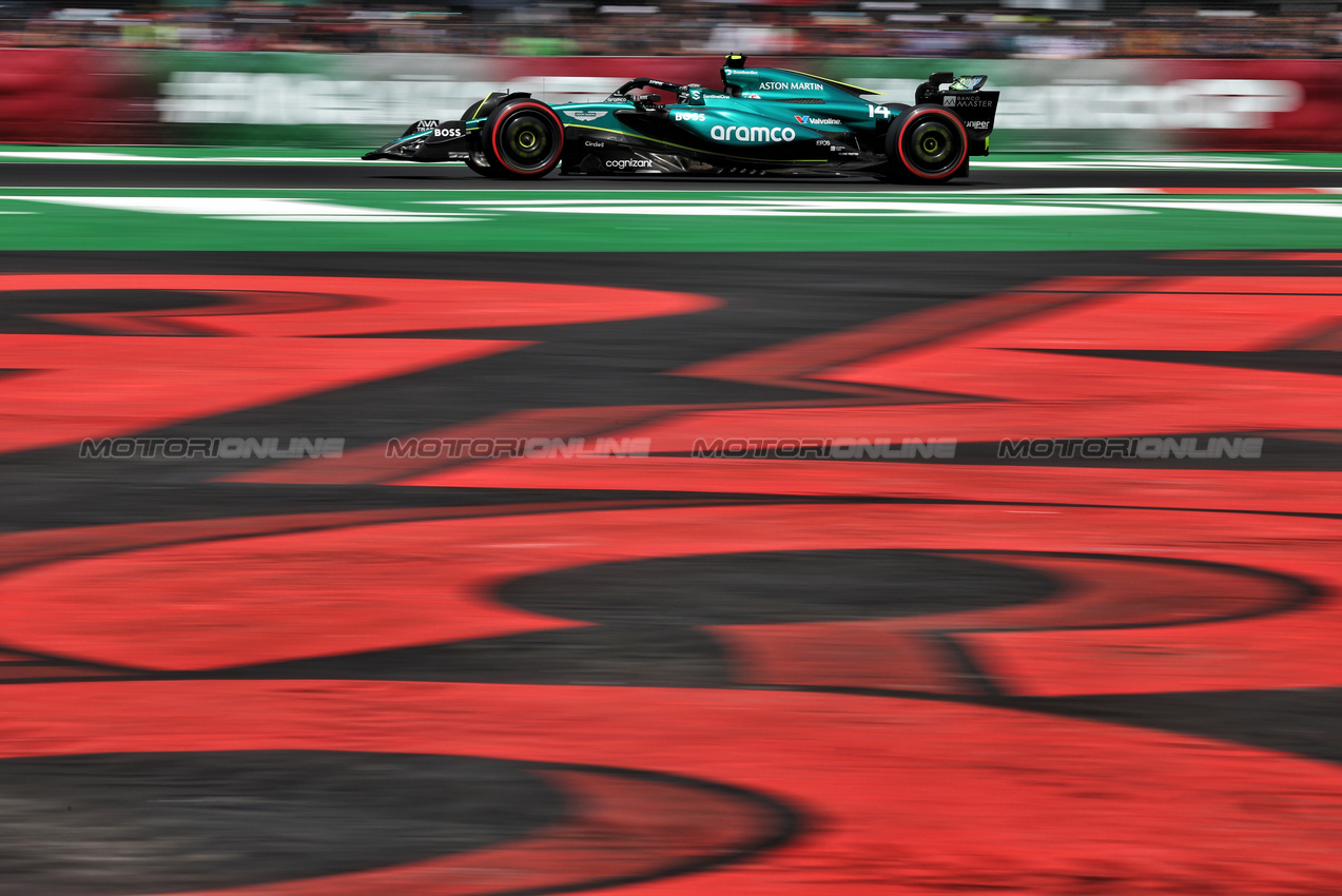 GP MESSICO, Fernando Alonso (ESP) Aston Martin F1 Team AMR24.

26.10.2024. Formula 1 World Championship, Rd 20, Mexican Grand Prix, Mexico City, Mexico, Qualifiche Day.

- www.xpbimages.com, EMail: requests@xpbimages.com © Copyright: Moy / XPB Images