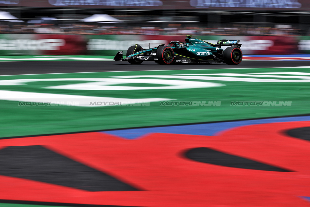 GP MESSICO, Fernando Alonso (ESP) Aston Martin F1 Team AMR24.

26.10.2024. Formula 1 World Championship, Rd 20, Mexican Grand Prix, Mexico City, Mexico, Qualifiche Day.

- www.xpbimages.com, EMail: requests@xpbimages.com © Copyright: Moy / XPB Images