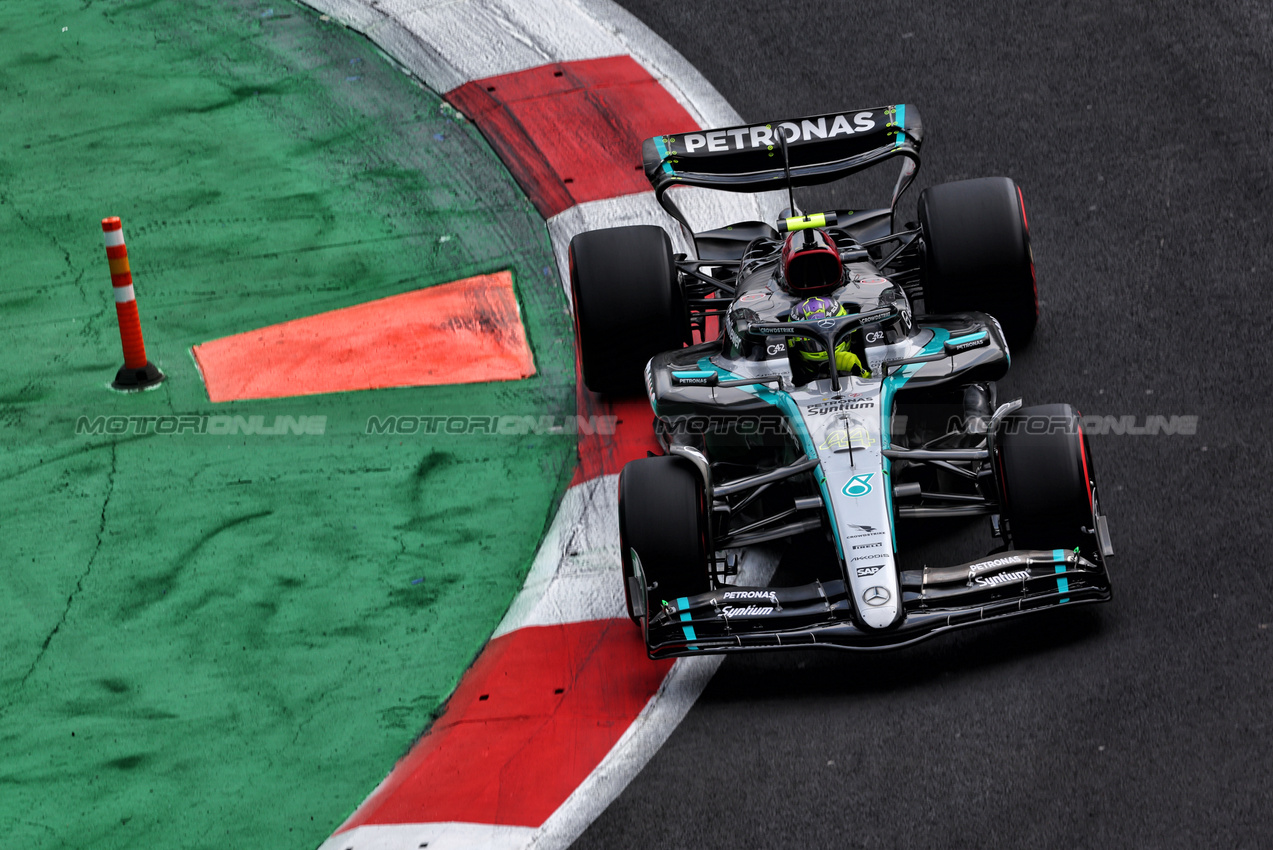 GP MESSICO, Lewis Hamilton (GBR) Mercedes AMG F1 W15.

26.10.2024. Formula 1 World Championship, Rd 20, Mexican Grand Prix, Mexico City, Mexico, Qualifiche Day.

 - www.xpbimages.com, EMail: requests@xpbimages.com © Copyright: Coates / XPB Images