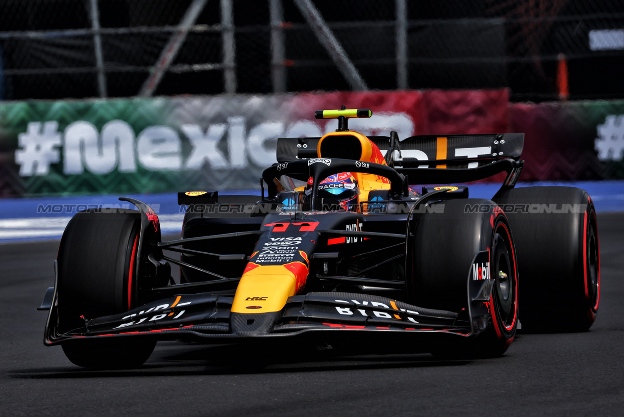 GP MESSICO, Sergio Perez (MEX) Red Bull Racing RB20.

26.10.2024. Formula 1 World Championship, Rd 20, Mexican Grand Prix, Mexico City, Mexico, Qualifiche Day.

 - www.xpbimages.com, EMail: requests@xpbimages.com © Copyright: Coates / XPB Images