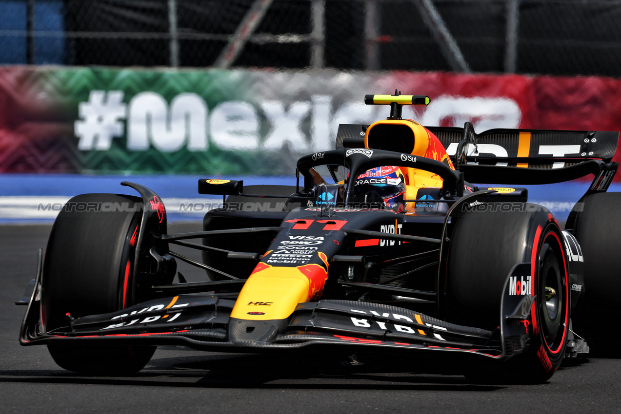 GP MESSICO, Sergio Perez (MEX) Red Bull Racing RB20.

26.10.2024. Formula 1 World Championship, Rd 20, Mexican Grand Prix, Mexico City, Mexico, Qualifiche Day.

 - www.xpbimages.com, EMail: requests@xpbimages.com © Copyright: Coates / XPB Images