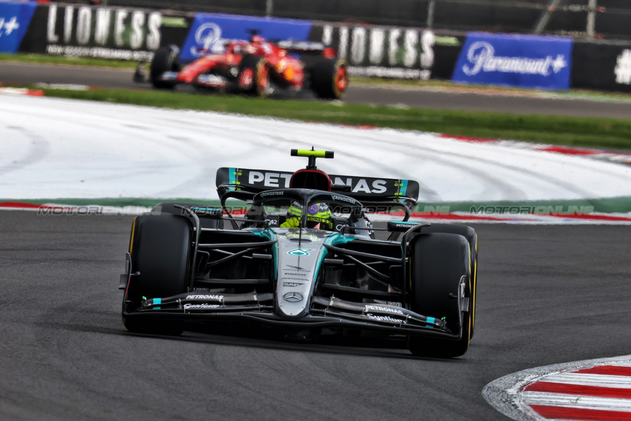 GP MESSICO, Lewis Hamilton (GBR) Mercedes AMG F1 W15.

26.10.2024. Formula 1 World Championship, Rd 20, Mexican Grand Prix, Mexico City, Mexico, Qualifiche Day.

- www.xpbimages.com, EMail: requests@xpbimages.com © Copyright: Charniaux / XPB Images