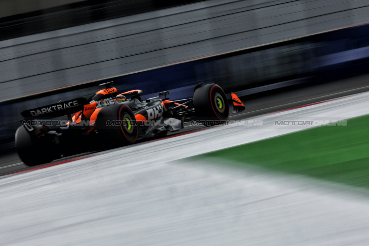 GP MESSICO, Oscar Piastri (AUS) McLaren MCL38.

26.10.2024. Formula 1 World Championship, Rd 20, Mexican Grand Prix, Mexico City, Mexico, Qualifiche Day.

- www.xpbimages.com, EMail: requests@xpbimages.com © Copyright: Charniaux / XPB Images