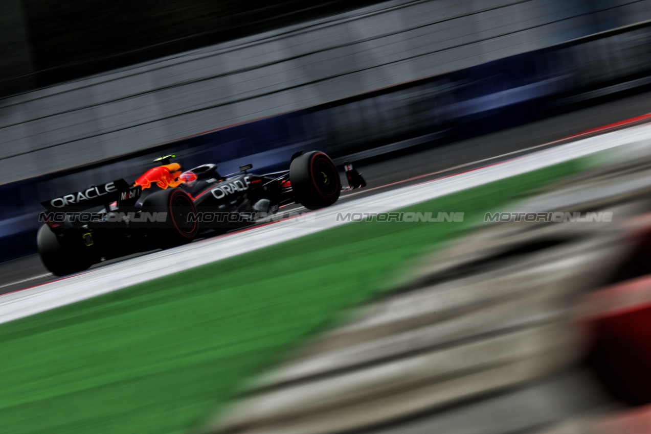 GP MESSICO, Sergio Perez (MEX) Red Bull Racing RB20.

26.10.2024. Formula 1 World Championship, Rd 20, Mexican Grand Prix, Mexico City, Mexico, Qualifiche Day.

- www.xpbimages.com, EMail: requests@xpbimages.com © Copyright: Charniaux / XPB Images