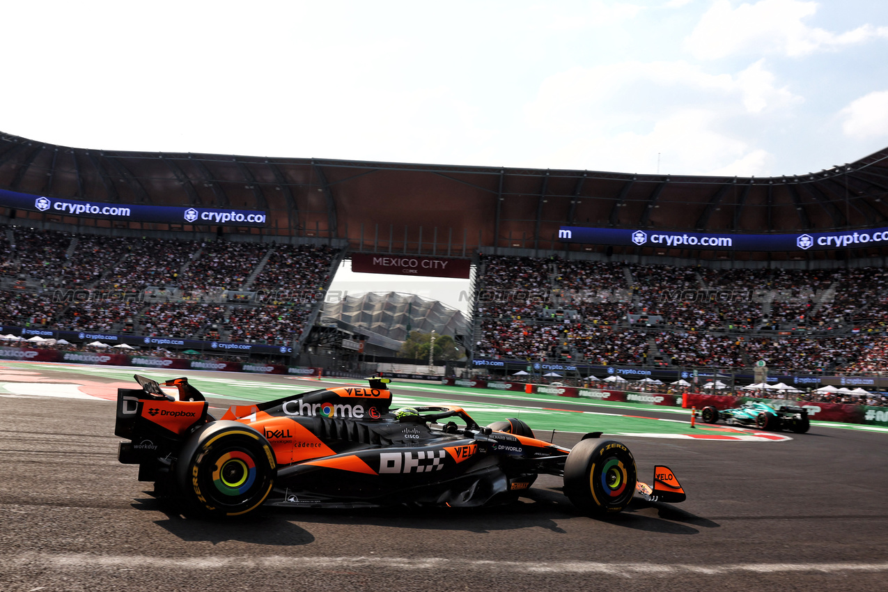 GP MESSICO, Lando Norris (GBR) McLaren MCL38.

26.10.2024. Formula 1 World Championship, Rd 20, Mexican Grand Prix, Mexico City, Mexico, Qualifiche Day.

 - www.xpbimages.com, EMail: requests@xpbimages.com © Copyright: Coates / XPB Images