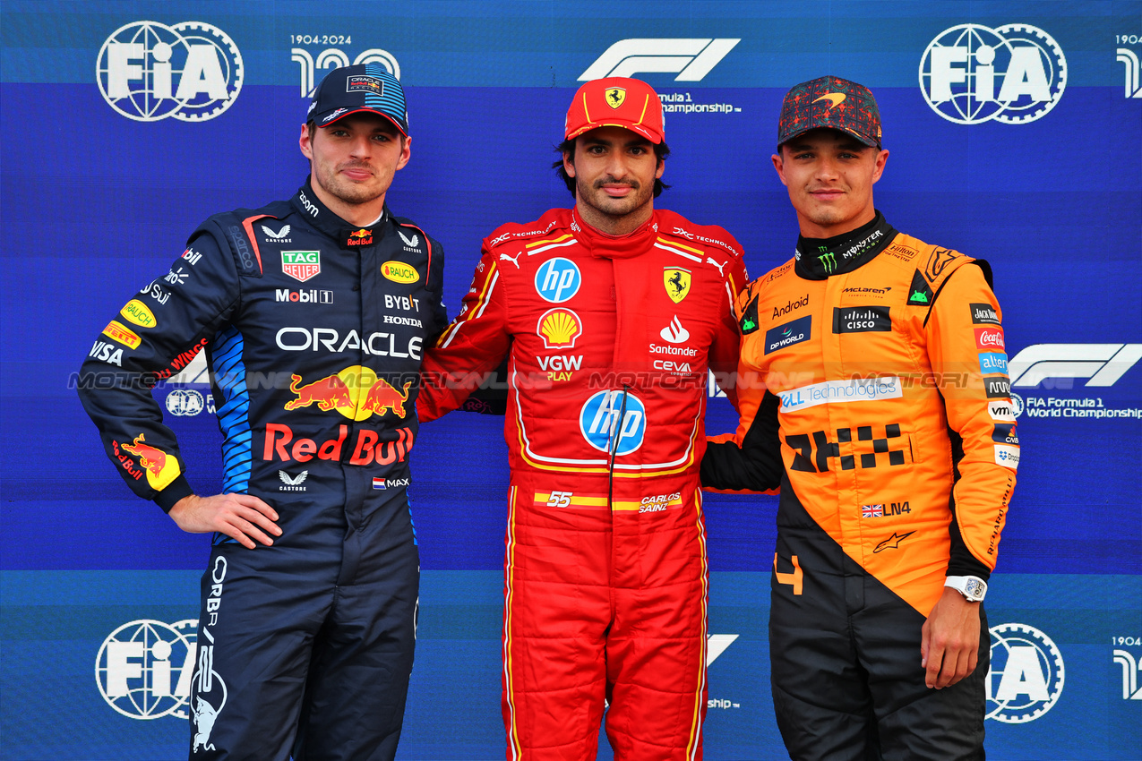 GP MESSICO, Qualifiche top three in parc ferme (L to R): Max Verstappen (NLD) Red Bull Racing, second; Carlos Sainz Jr (ESP) Ferrari, pole position; Lando Norris (GBR) McLaren, third.

26.10.2024. Formula 1 World Championship, Rd 20, Mexican Grand Prix, Mexico City, Mexico, Qualifiche Day.

- www.xpbimages.com, EMail: requests@xpbimages.com © Copyright: Batchelor / XPB Images