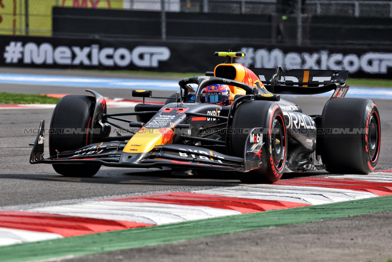 GP MESSICO, Sergio Perez (MEX) Red Bull Racing RB20.

26.10.2024. Formula 1 World Championship, Rd 20, Mexican Grand Prix, Mexico City, Mexico, Qualifiche Day.

- www.xpbimages.com, EMail: requests@xpbimages.com © Copyright: Bearne / XPB Images