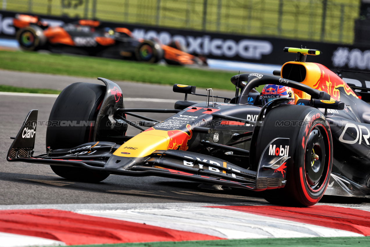 GP MESSICO, Sergio Perez (MEX) Red Bull Racing RB20.

26.10.2024. Formula 1 World Championship, Rd 20, Mexican Grand Prix, Mexico City, Mexico, Qualifiche Day.

- www.xpbimages.com, EMail: requests@xpbimages.com © Copyright: Bearne / XPB Images