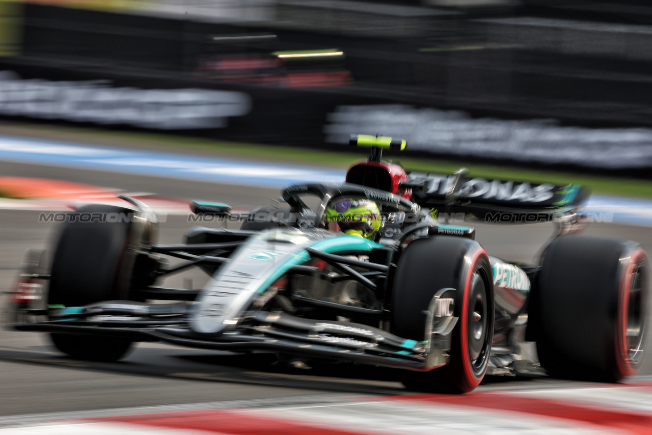 GP MESSICO, Lewis Hamilton (GBR) Mercedes AMG F1 W15.

26.10.2024. Formula 1 World Championship, Rd 20, Mexican Grand Prix, Mexico City, Mexico, Qualifiche Day.

- www.xpbimages.com, EMail: requests@xpbimages.com © Copyright: Bearne / XPB Images